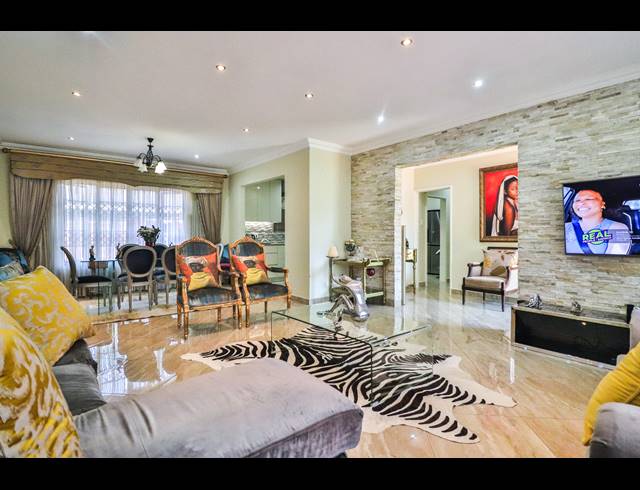 3 BEDROOM SIMPLEX TO LET IN SCOTTSVILLE